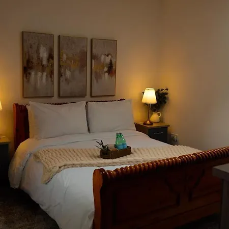 Cosy Cottage, Hot Tub, Fireplace, Games בית נופש באלינמור