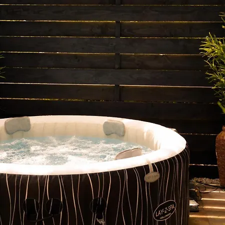 Cosy Cottage, Hot Tub, Fireplace, Games