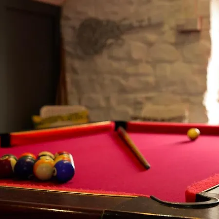 Cosy Cottage, Hot Tub, Fireplace, Games
